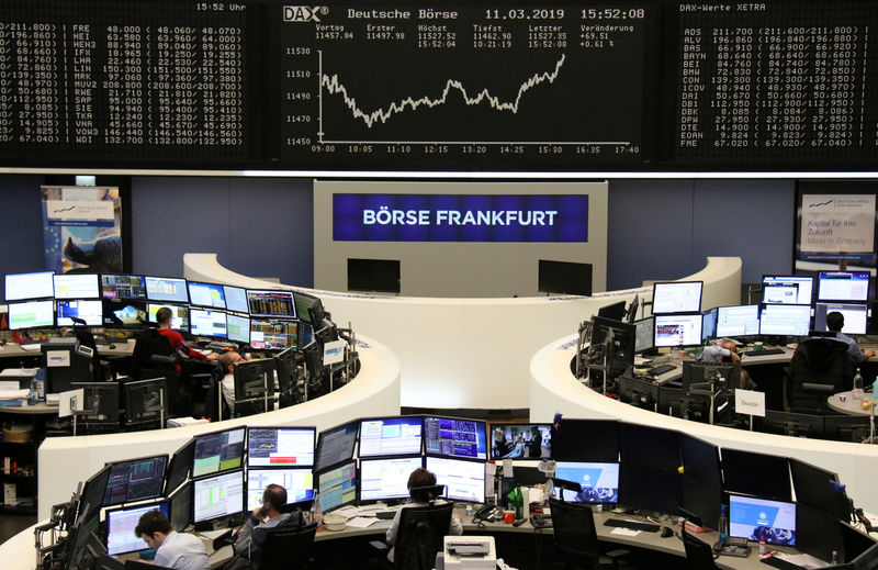© Reuters. أسهم أوروبا تتعافى بدعم محادثات اندماج بالقطاع المصرفي
