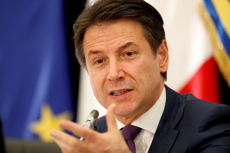 © Reuters. FILE PHOTO: Italian PM Giuseppe Conte holds his end-of-year news conference in Rome