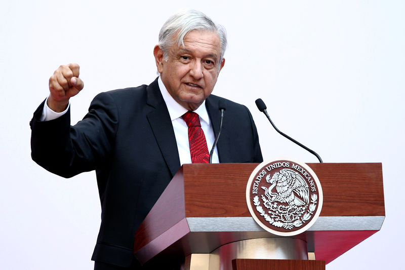 © Reuters. Mexico's President Obrador gives a speech marking the first 100 days of his presidency at the National Palace in Mexico City