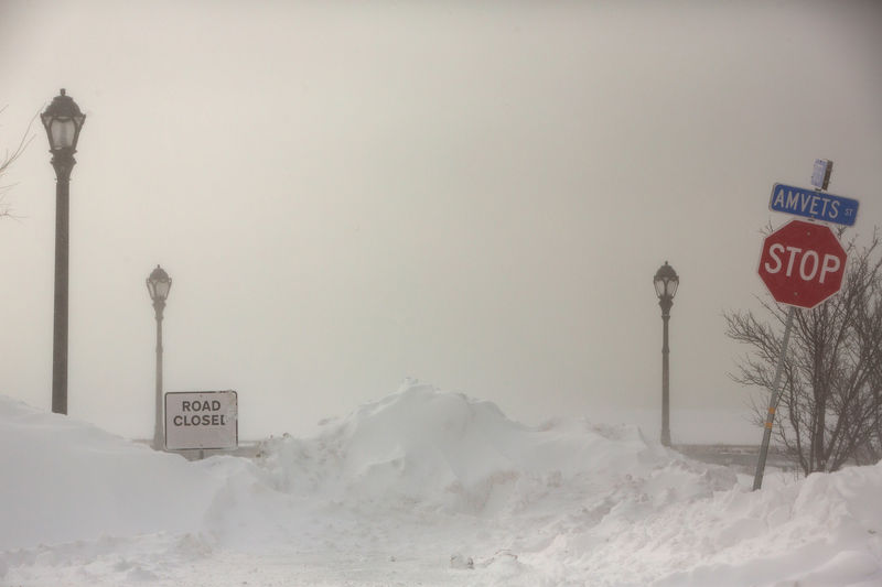 © Reuters. FILE PHOTO: A view of a closed road during the polar vortex in Buffalo