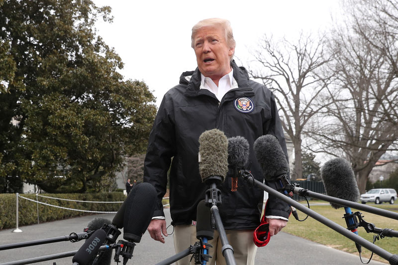 © Reuters. U.S. President Trump departs for Alabama from the White House in Washington