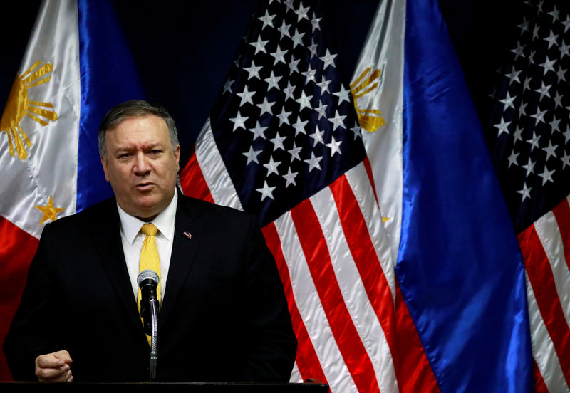 © Reuters. U.S. Secretary of State Mike Pompeo speaks to the media at the Department of Foreign Affairs in Pasay City