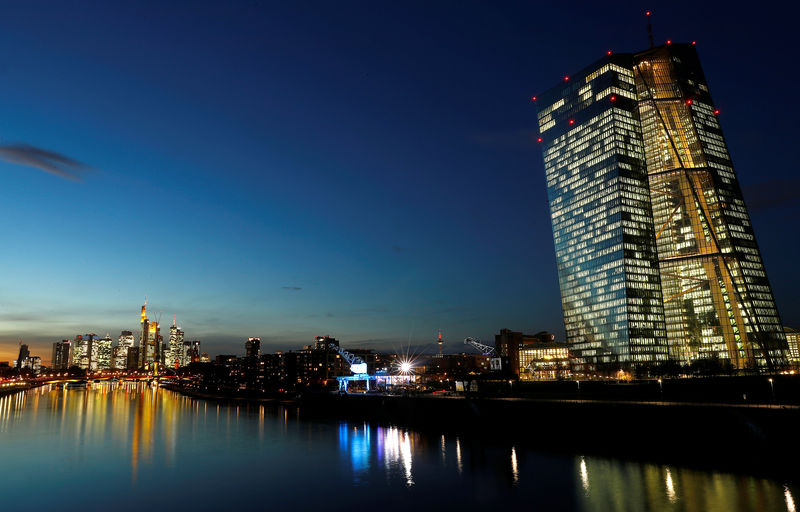 © Reuters. The skyline with its financial district and the headquarters of the European Central Bank (ECB) are photographed in the early evening in Frankfurt