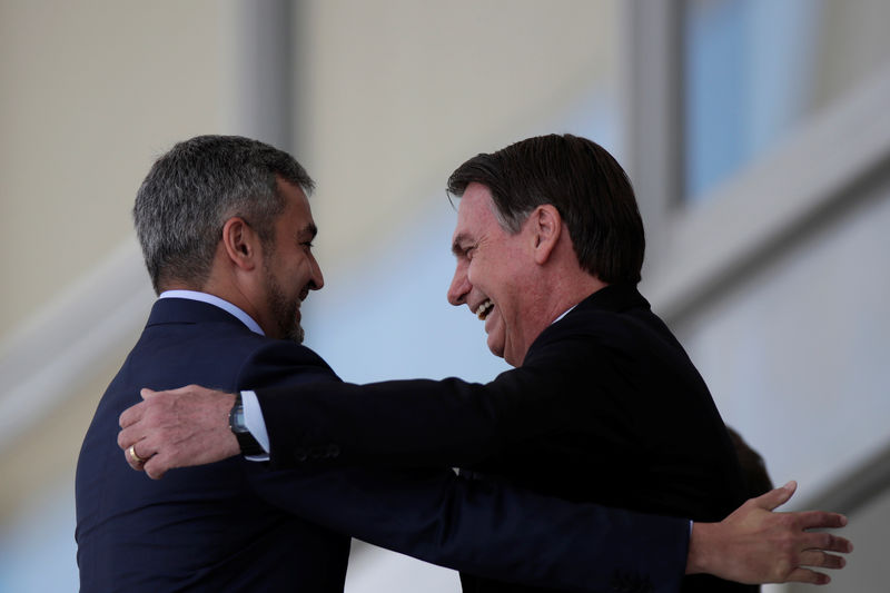 © Reuters. Presidente Jair Bolsonaro recebe presidente do Paraguai, Mario Abdo, no Palácio do Planalto