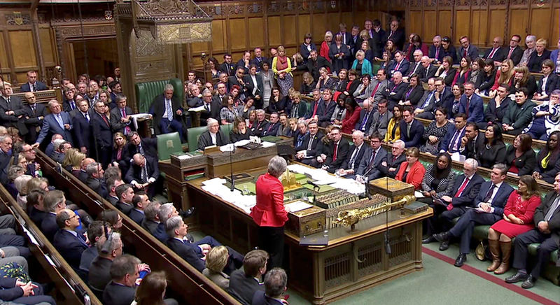 © Reuters. Primeira-ministra Theresa May fala após Parlamento britânico rejeitar acordo do Brexit