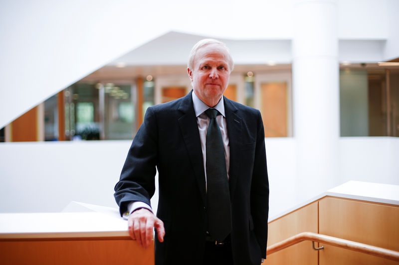 © Reuters. FILE PHOTO:  Group Chief Executive of BP Bob Dudley poses for a photograph at the BP International Headquarters in central London