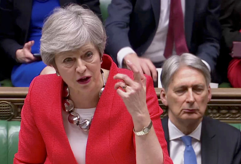 © Reuters. Foto del martes de la primera ministra británica, Theresa May, hablando ante el Parlamento en Londres.