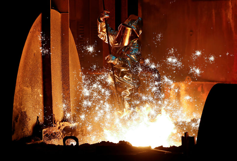 © Reuters. FILE PHOTO: A steel worker of Germany's industrial conglomerate ThyssenKrupp AG takes a sample of raw iron from a blast furnace at Germany's largest steel factory in Duisburg