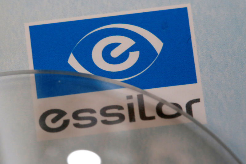 © Reuters. FILE PHOTO: Lens producers Essilor' s logo is seen in an optician shop in Paris