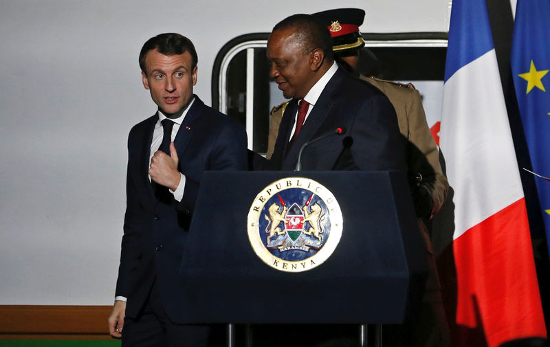 © Reuters. LA FRANCE SIGNE POUR DEUX MILLIARDS D'EUROS DE CONTRATS AVEC LE KENYA