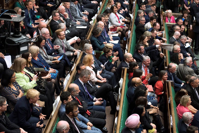 © Reuters. Члены британского парламента после голосования о выходе Великобритании из ЕС в Лондоне