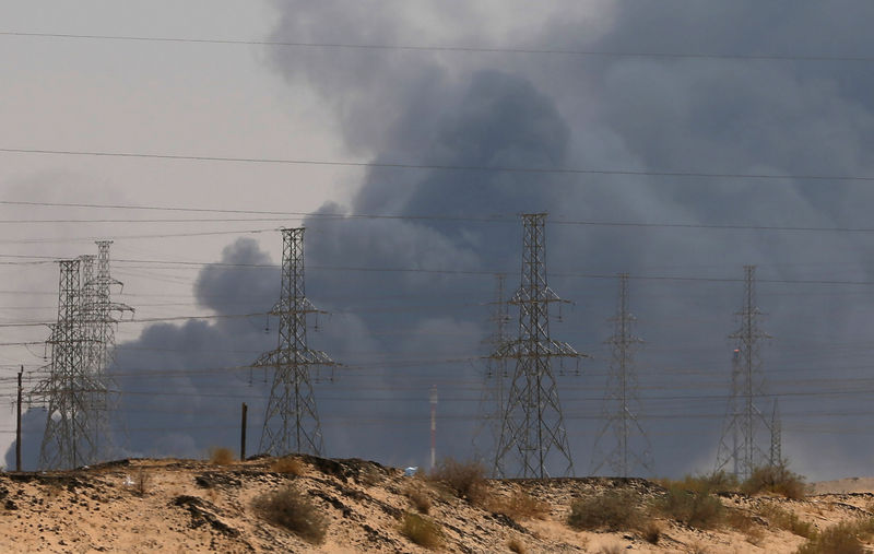 © Reuters. Smoke is seen following a fire at an Aramco factory in Abqaiq