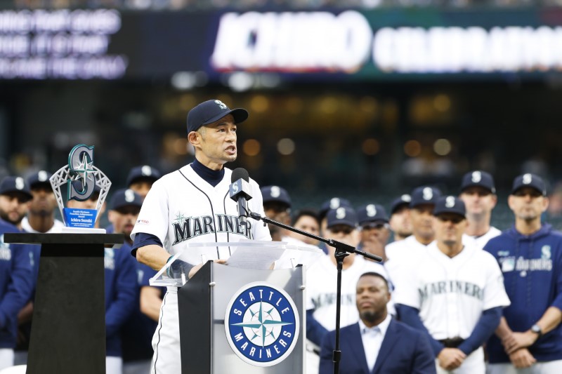 Mariners give Ichiro lifetime achievement award