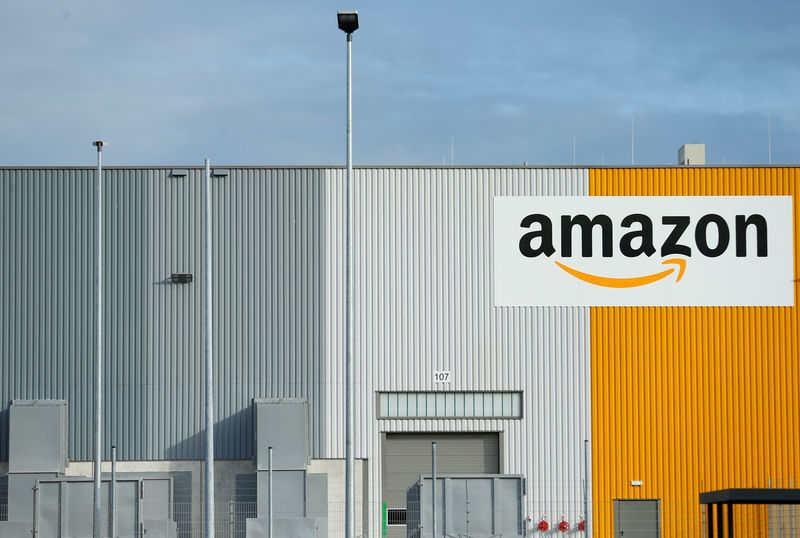 © Reuters. FILE PHOTO - A view of the Amazon logistic center with the company's logo in Dortmund