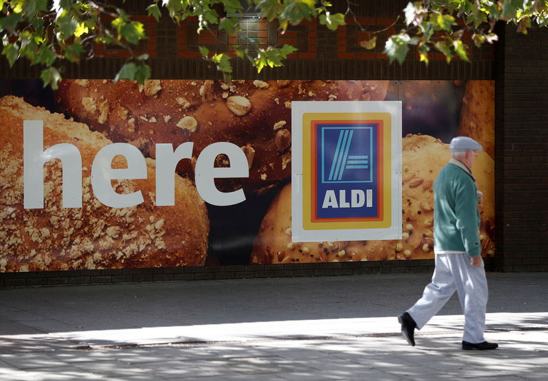 © Reuters. FILE PHOTO: An Aldi superstore is seen in London