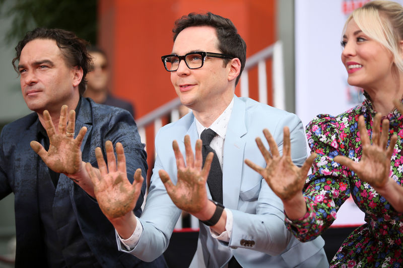 © Reuters. FILE PHOTO - Actors Johnny Galecki, Jim Parsons and Kaley Cuoco participate in the cement handprints ceremony for the cast of the television comedy "The Big Bang Theory" at the TCL Chinese Theatre IMAX in Hollywood, Los Angeles