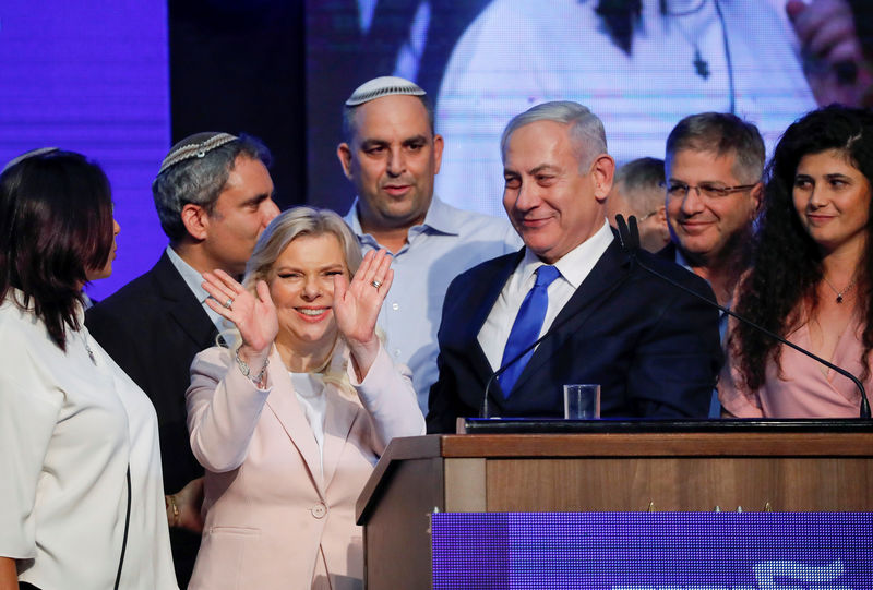 © Reuters. Israeli Prime Minister Benjamin Netanyahu speaks at the Likud party headquarters in Tel Aviv