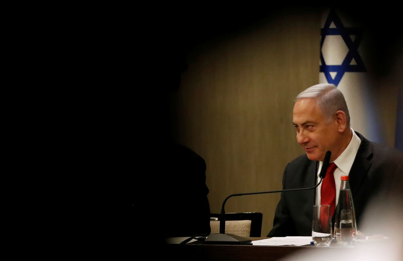 © Reuters. ISRAEL: NETANYAHU APPELLE GANTZ À FORMER UN GOUVERNEMENT D'UNION NATIONALE