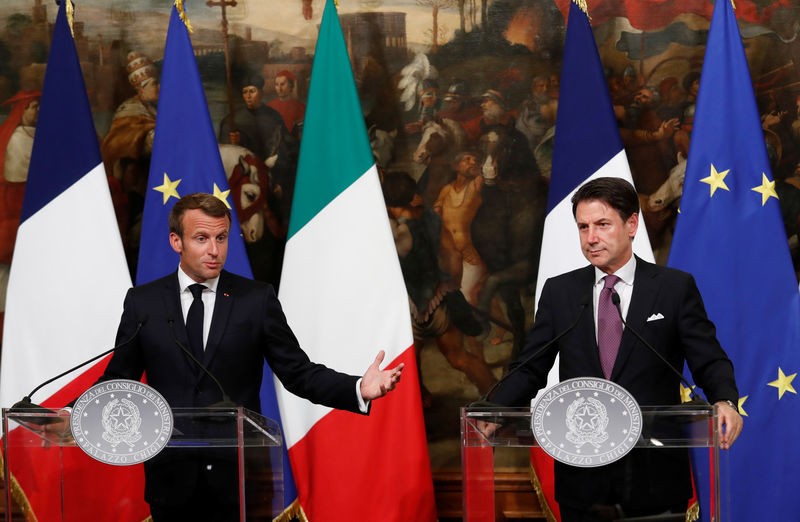 إيطاليا وفرنسا تتفقان على ضرورة توزيع المهاجرين على دول الاتحاد الأوروبي
