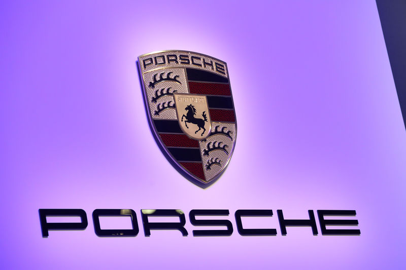 © Reuters. The Porsche logo as the reveal of the 2020 Porsche 911 Speedster at the 2019 New York International Auto Show in New York