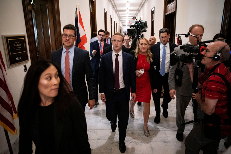 © Reuters. Facebook Chief Executive Mark Zuckerberg meets with lawmakers to discuss "future internet regulation