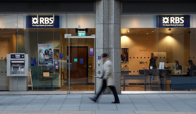 © Reuters. FILE PHOTO: A man walks past a branch of the Royal Bank of Scotland in London