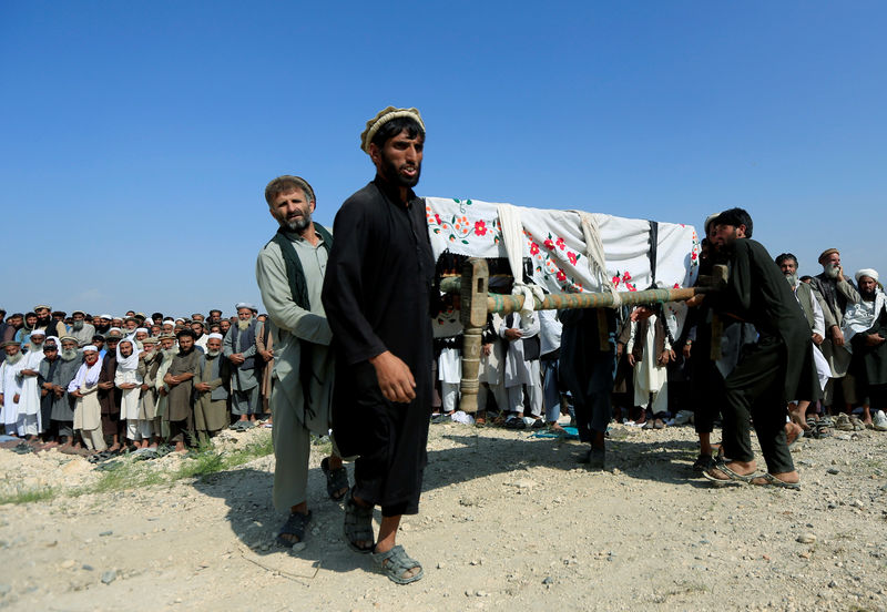 الرئيس الأفغاني يعد بإجراءات لتجنب سقوط قتلى مدنيين في الحرب على المتشددين