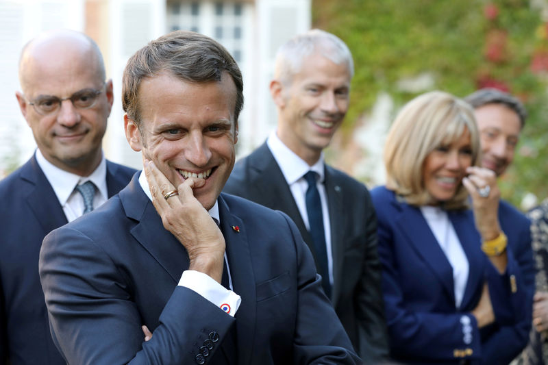 © Reuters. FILE PHOTO: French President Emmanuel Macron visits the Chateau de By ("By Castle") in Thomery in support of the European Heritage Days