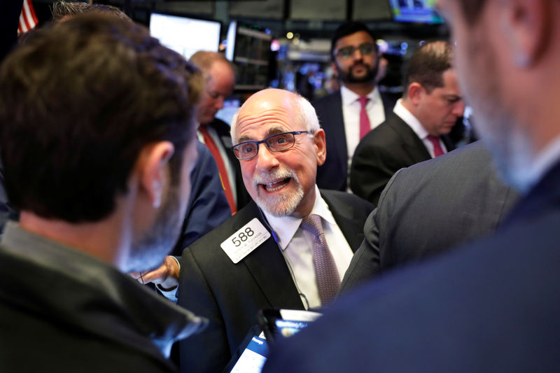 Wall Street recua com otimismo comercial abalado