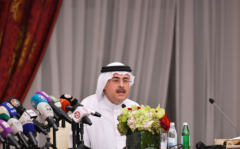 © Reuters. FILE PHOTO: Amin H. Nasser, president and CEO of Saudi Aramco, speaks during a news conference in Jeddah