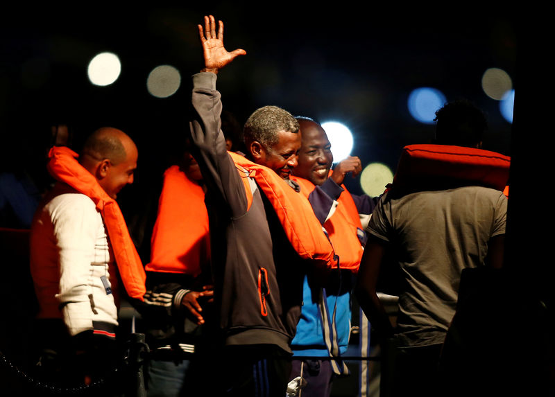 Malta recibe inmigrantes del Ocean Viking, pero deja a otros a bordo