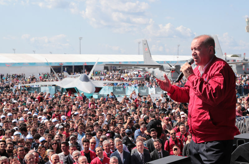 Turquía está lista para una posible operación en la frontera con Siria, dice Erdogan