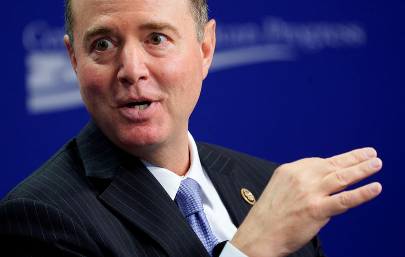 © Reuters. FILE PHOTO: Schiff discusses the Mueller investigation in Washington