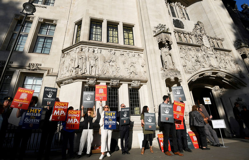 © Reuters. FILE PHOTO: UK's top court to rule on Tuesday on Johnson's parliament suspension