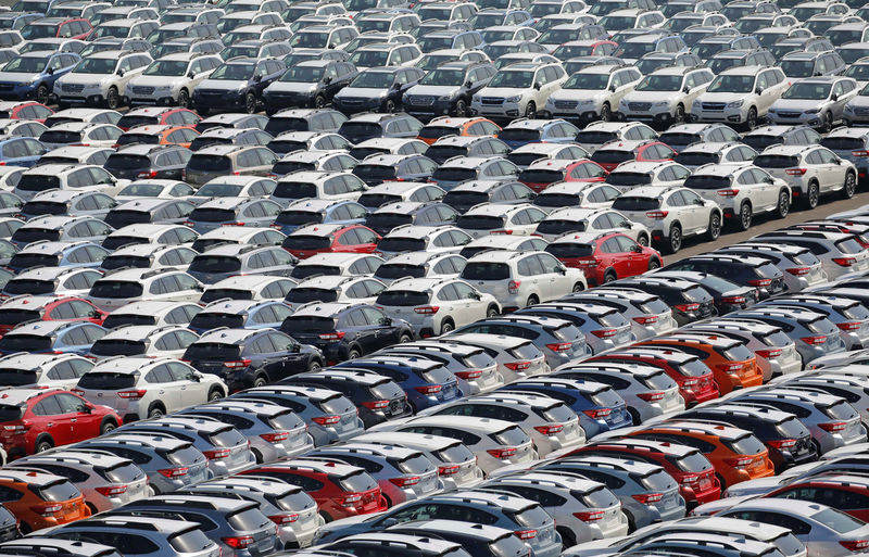 © Reuters. FILE PHOTO: Newly manufactured cars of the automobile maker Subaru await export in a port in Yokohama