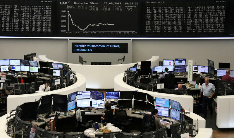 © Reuters. FILE PHOTO: The German share price index DAX graph at the stock exchange in Frankfurt