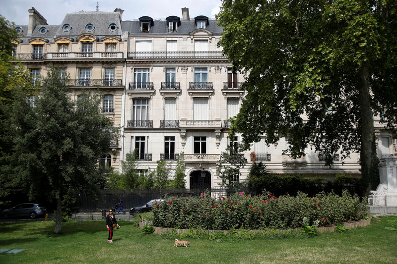 França realiza buscas em casa de Epstein em Paris e em agência de modelos