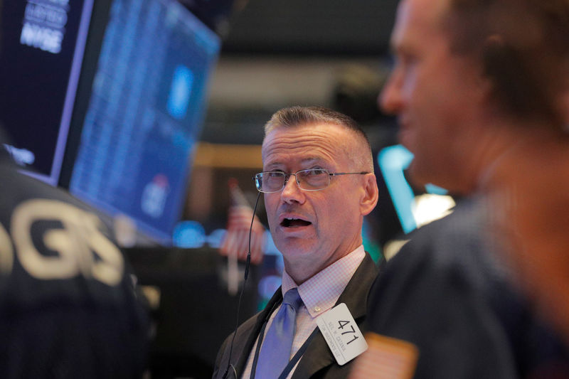 © Reuters. 米株下落、トランプ大統領への弾劾機運高まる