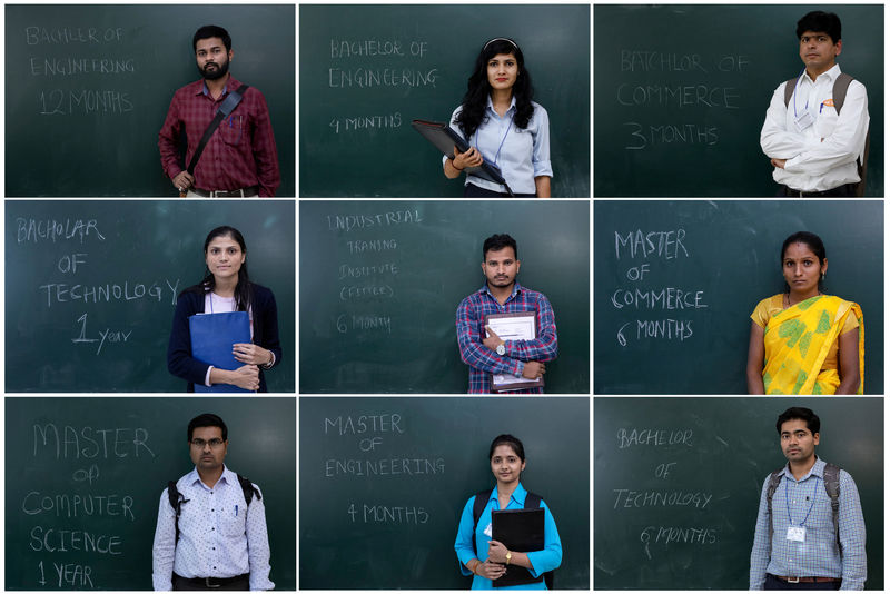 © Reuters. FILE PHOTO: unemployed people posing in front of a chalkboard with their qualifications during a job fair in Chinchwad