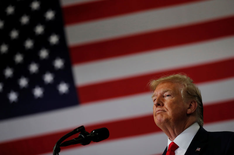 © Reuters. U.S. President Trump visits Derco Aerospace in Milwaukee, Wisconsin