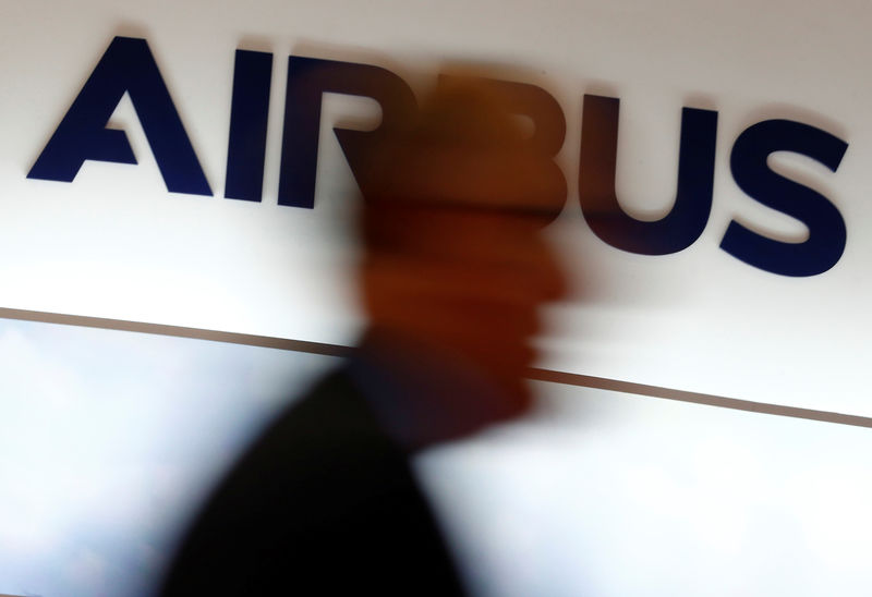 © Reuters. FILE PHOTO: A man walks past an Airbus logo at the Langkawi International Maritime and Aerospace Exhibition in Langkawi
