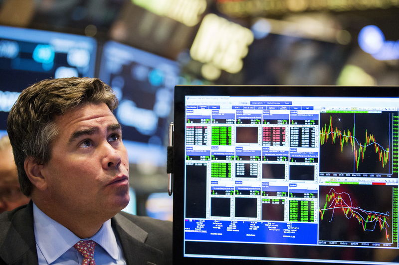 Légère hausse en vue à Wall Street, le commerce rassure un peu
