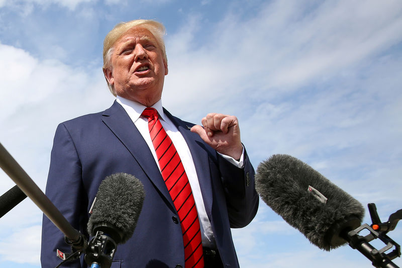 © Reuters. FILE PHOTO: U.S. President Trump spaeks to reporters after arriving aboard Air Force One at Joint Base Andrews, Maryland