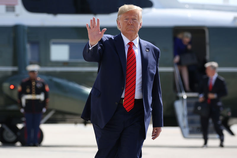 © Reuters. U.S. President Trump boards Air Force One to return to Washington from Kennedy Airport in New York