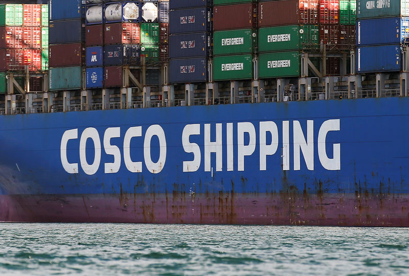 © Reuters. FILE PHOTO: Containers are seen on a China Ocean Shipping Company (COSCO) ship at the San Antonio port in Chile