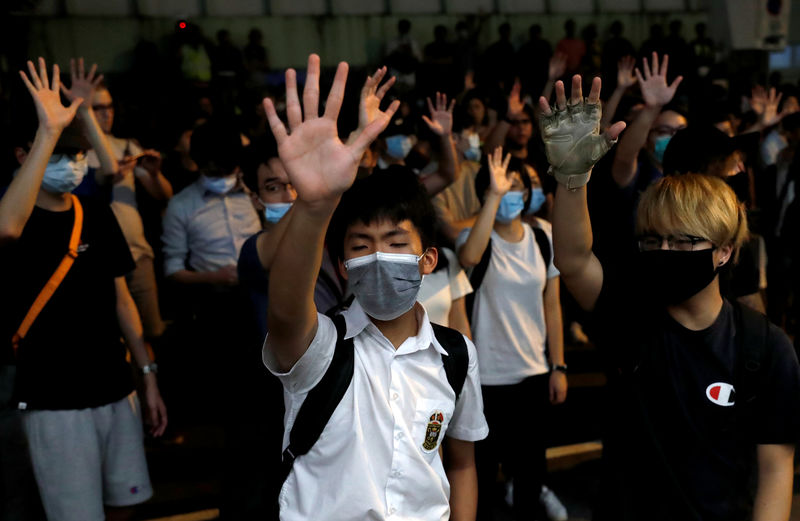© Reuters. Primera sesión de diálogo comunitario en Hong Kong