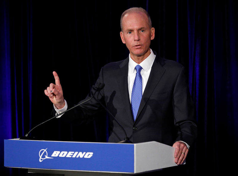 © Reuters. Boeing Co Chief Executive Dennis Muilenburg during a news conference at the annual shareholder meeting in Chicago