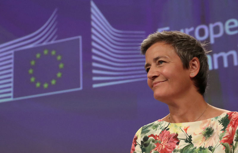 © Reuters. FILE PHOTO: European Competition Commissioner Margrethe Vestager addresses a news conference on an antitrust case in Brussels