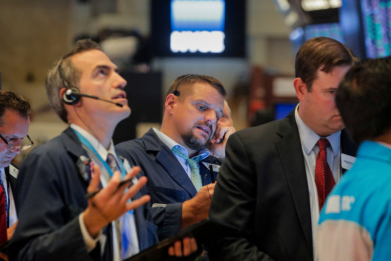 © Reuters. 米国株は下落、米上場の中国株廃止巡る報道で