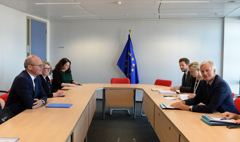 © Reuters. Irish FM Coveney attends a meeting with EU chief Brexit negotiator Barnier in Brussels